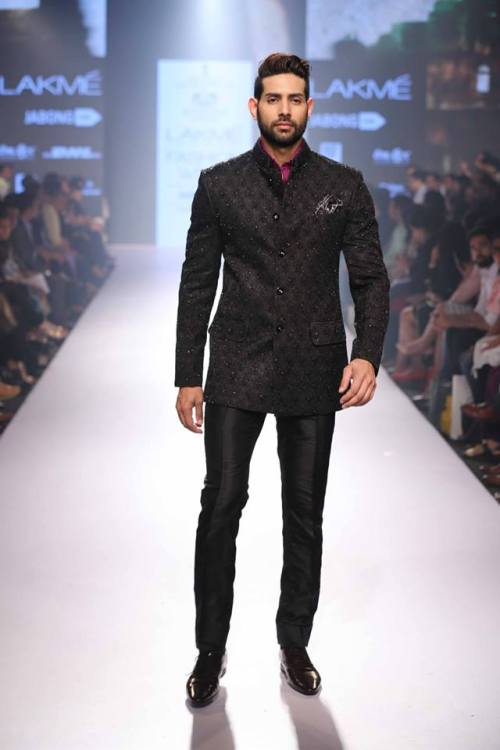 death-by-dior:global-fashions:  Raghavendra Rathore - Lakme Fashion Week 2015  X