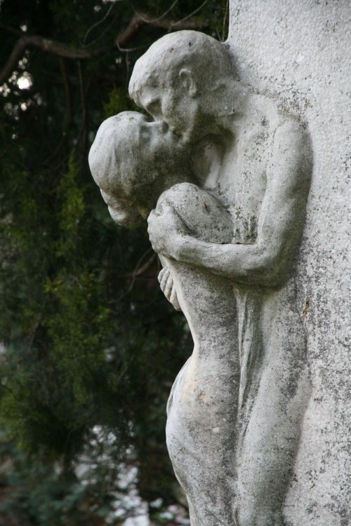 describedgoth:theartivistic:The kiss sculpture in Vienna Central cemetery. [ID: A photo of a statue 