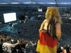 festivalflashers:  Frankfurter Girl making this concert a hell of a lot more fun