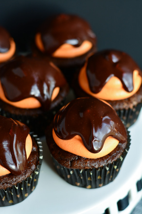magicalfoodtime: (via Chocolate Pumpkin Cupcakes | Garnish &amp; Glaze)