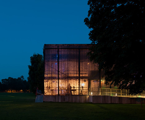 THEATRE ON THE FLY / AssembleDesign collective Assemble and a team of volunteers have constructed a 