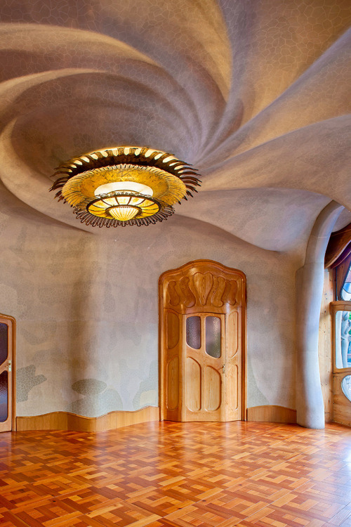 alditor4older: fundoshioyaji: thekhooll: Antoni Gaudí’s Casa Batlló David C