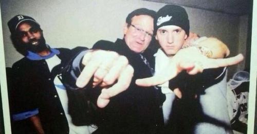 burningbrighterstill:  countdankula:  90s90s90s:  Eminem x Robin WIlliams  omg this picture  Proof in the back passed too. So sad. :(  