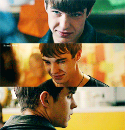 cliffpantones:    Maybe I don’t wanna be your friend.   