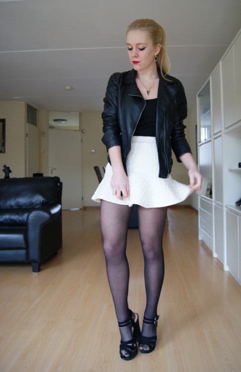 tightsobsession:  Tell me when the day is done. Via Coconut Fashion.