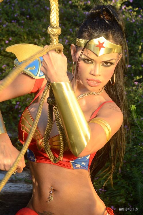 sexy-cosplay-scroll:Armie Field as Wonder Woman