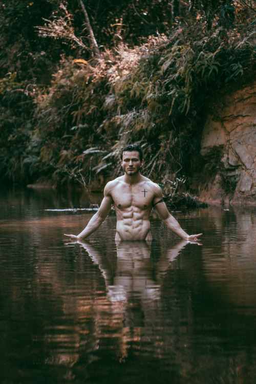 nakedartmen:  ph. Kiu Meireles  