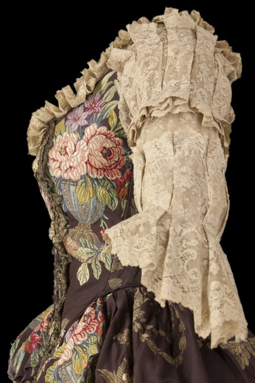 tiny-librarian:Eighteenth century style dress in brown brocade, with a pattern of pink and gold flow