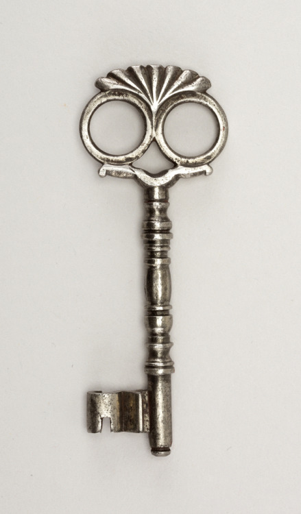 gammar0ck:  design-is-fine:  Keys, 17th-19th century. Collection Cooper Hewitt  Does someone have the one to my heart?  Gamma