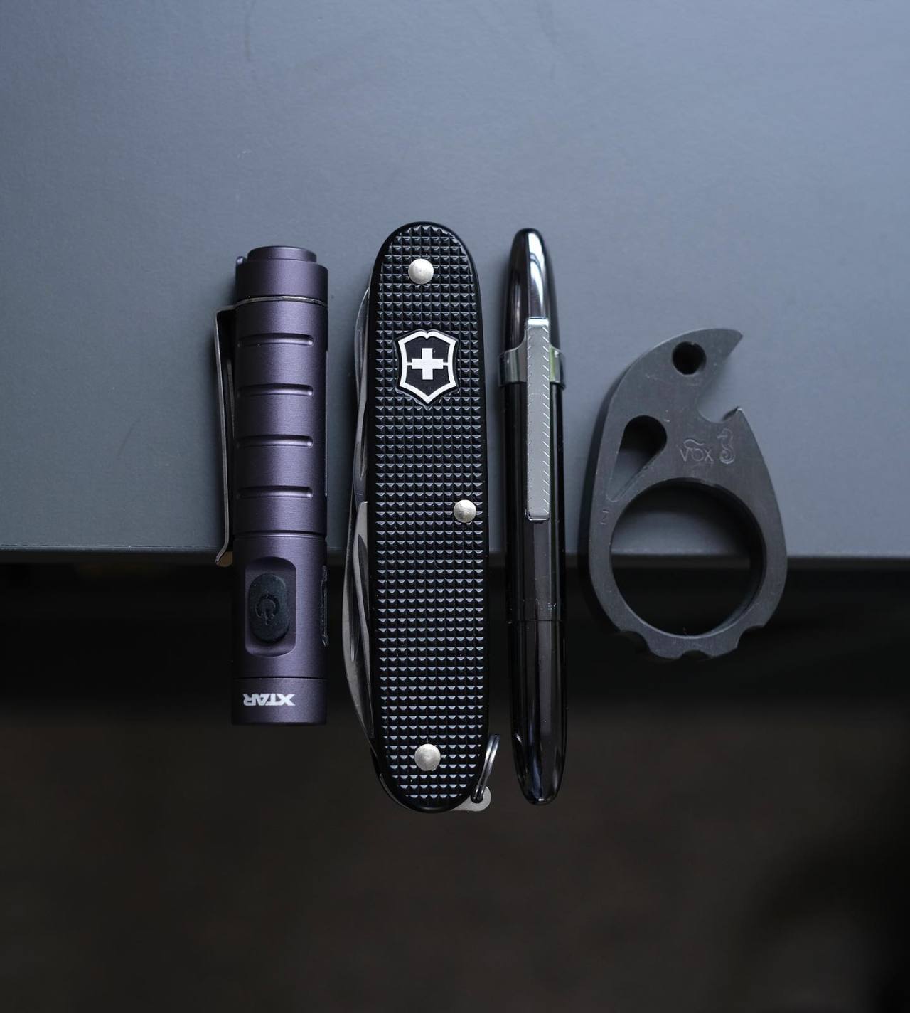 Moody tools.
.
.
#voxnaes #victorinox #victorinoxswissarmy #victorinoxpioneer #fisherspacepen #sakallday #penknife #edcgear #edcpocketdump #geardump #pocketdump #edccarry #xtar #edccommunity #sak4edc #edcgeardump #everydaycarrycommunity #voxping...