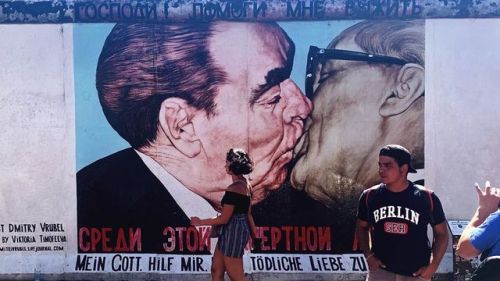 Господи, помоги мне выжить среди этой смертной любви #berlin #berlin #berlinwall #dmitryvrubel #stre