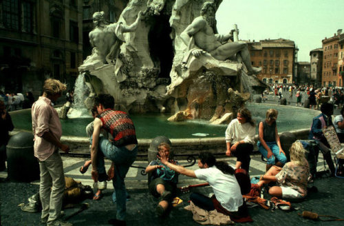 dolm:Italy. Rome. 1984. The Bernini fountain in Piazza Navona. Thomas Hoepker.