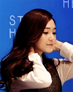 ohyoonas:  maybe she’s born with it maybe it’s maybelline