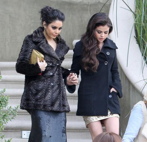   Selena with Vanessa Hudgens at the Golden porn pictures