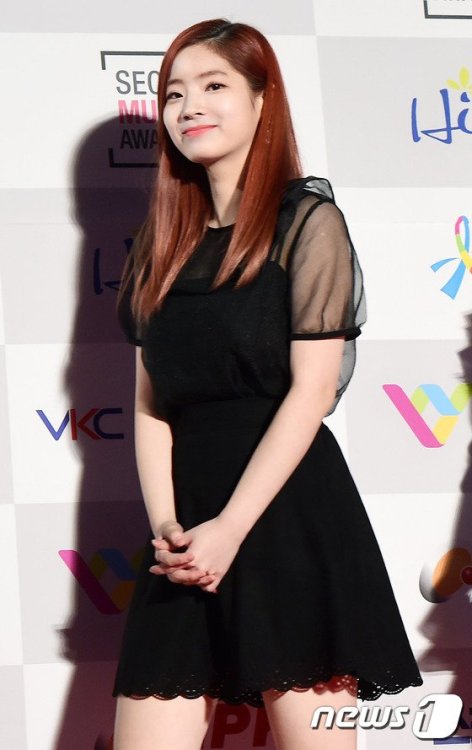 fyeah-twice:170119 26th Seoul Music Awards • Red carpet