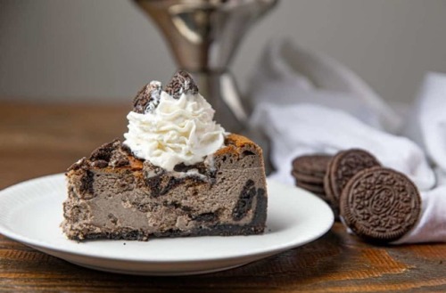 foodffs: The perfect Oreo Cheesecake with an Oreo Crust, Oreo cream cheese filling with Oreo chunks 