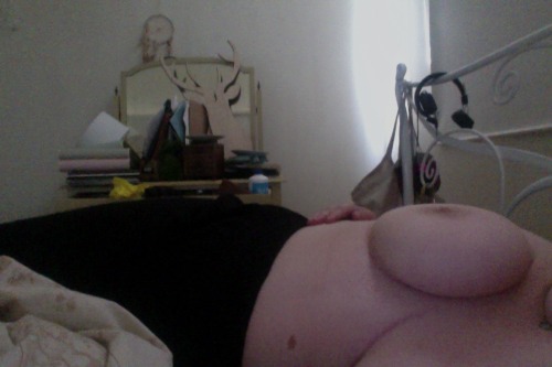 tegvns:  naked is better