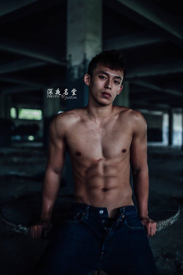 hunkxtwink:  Photos by Justin HsiehHunkxtwink - More in my archive