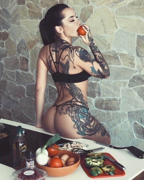 eyesfavouritecandy:  To hot for you ???? :) just follow to get used to this :)