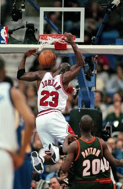 retro-nba:Dunk like its 1996.