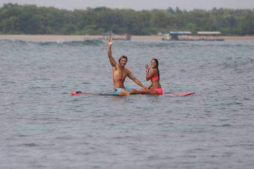 pizza-possum:  So my surf crazed friends just got engaged… can’t think of a better way to propose! 