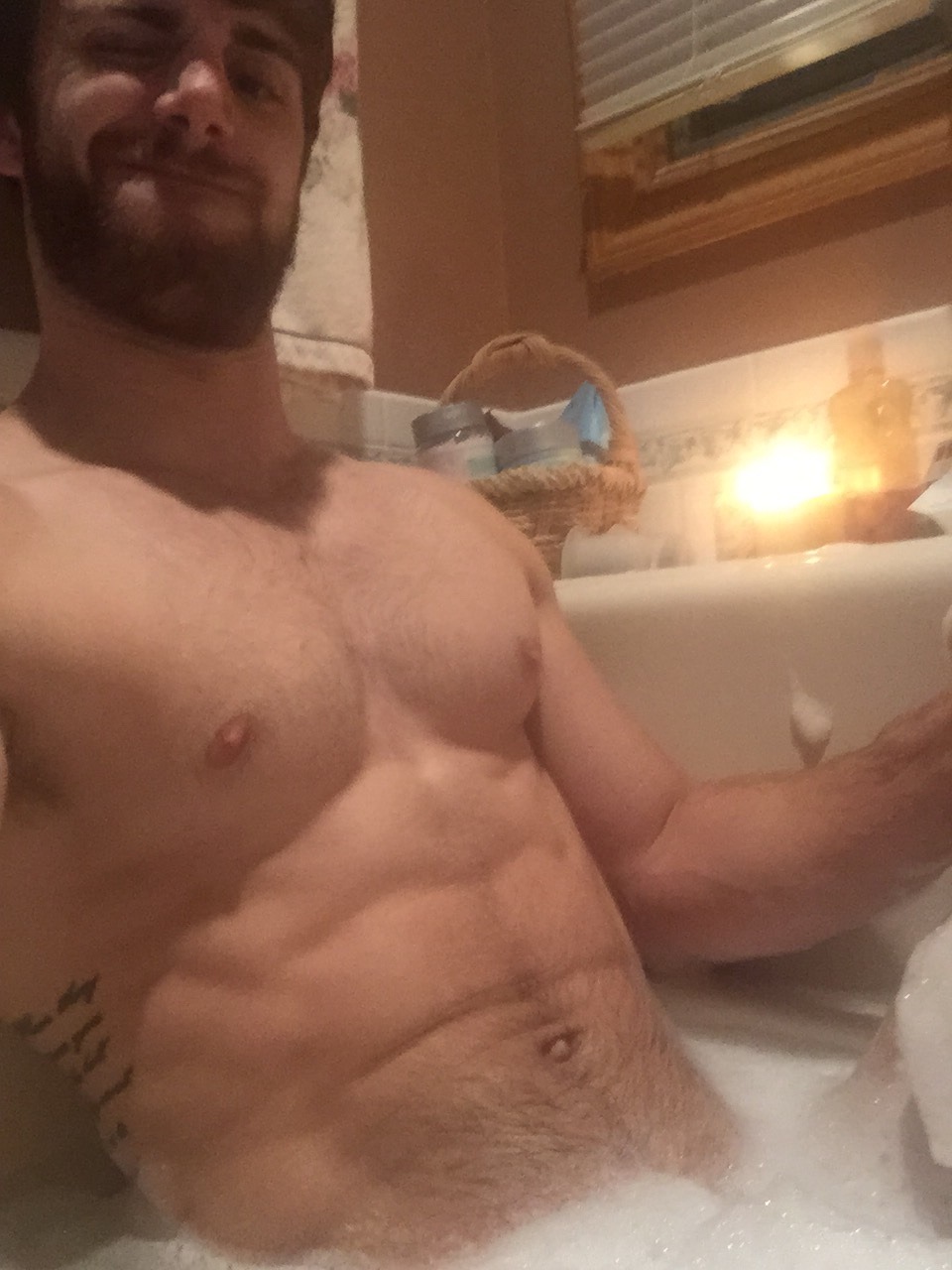 romancingthelookyloos:  Saturday night in jacuzzi looks 