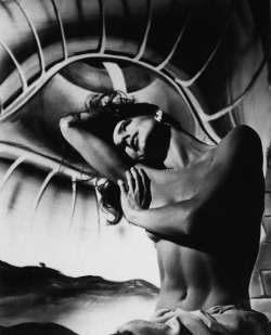 madamedevereshideaway:  In the eye of the beholder “Dancer” photo by Phillipe Halsman 1946 