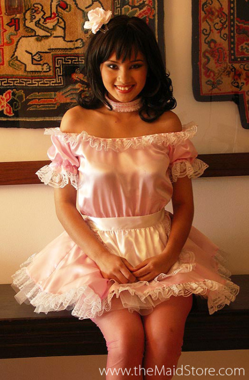 XXX sissified-pink:  Sissy pink maid photo