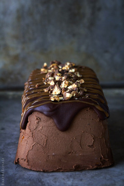 sugarypassion:  confectionerybliss:  Snickers Semifreddo Cake | Bakers Royale  More desserts &amp; sweets here♡ 