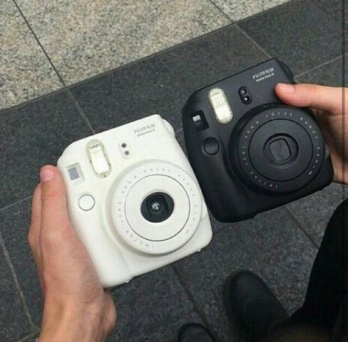 letmekissyounow:  Imagen vía We Heart It https://weheartit.com/entry/163404780 #bae #black #cute #grunge #hipster #poloroid #tumblr #vintage #want #white