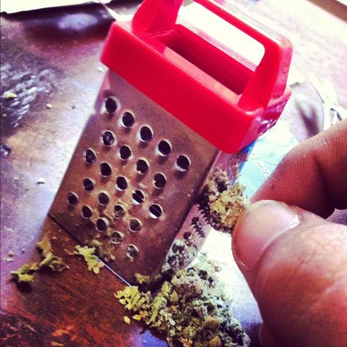 your-pot-blog:  Cheese grater click for ze weed 