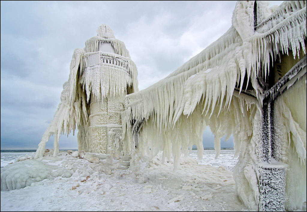 wnycradiolab:  Tom Gill’s frozen lighthouses (via Architizer). 
