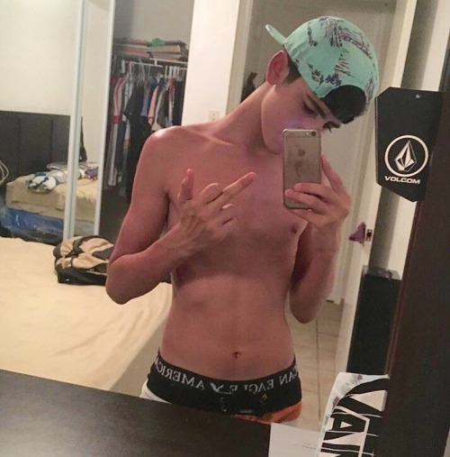 https://horniboisteenbois.tumblr.com/post/168669044831