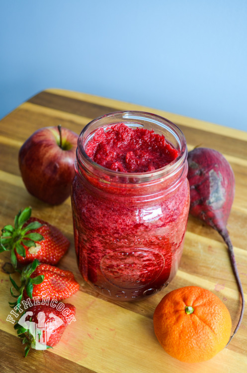 Detox Beet &amp; Fruit smoothie to cleanse the liver and &ldquo;get you on the regular&r