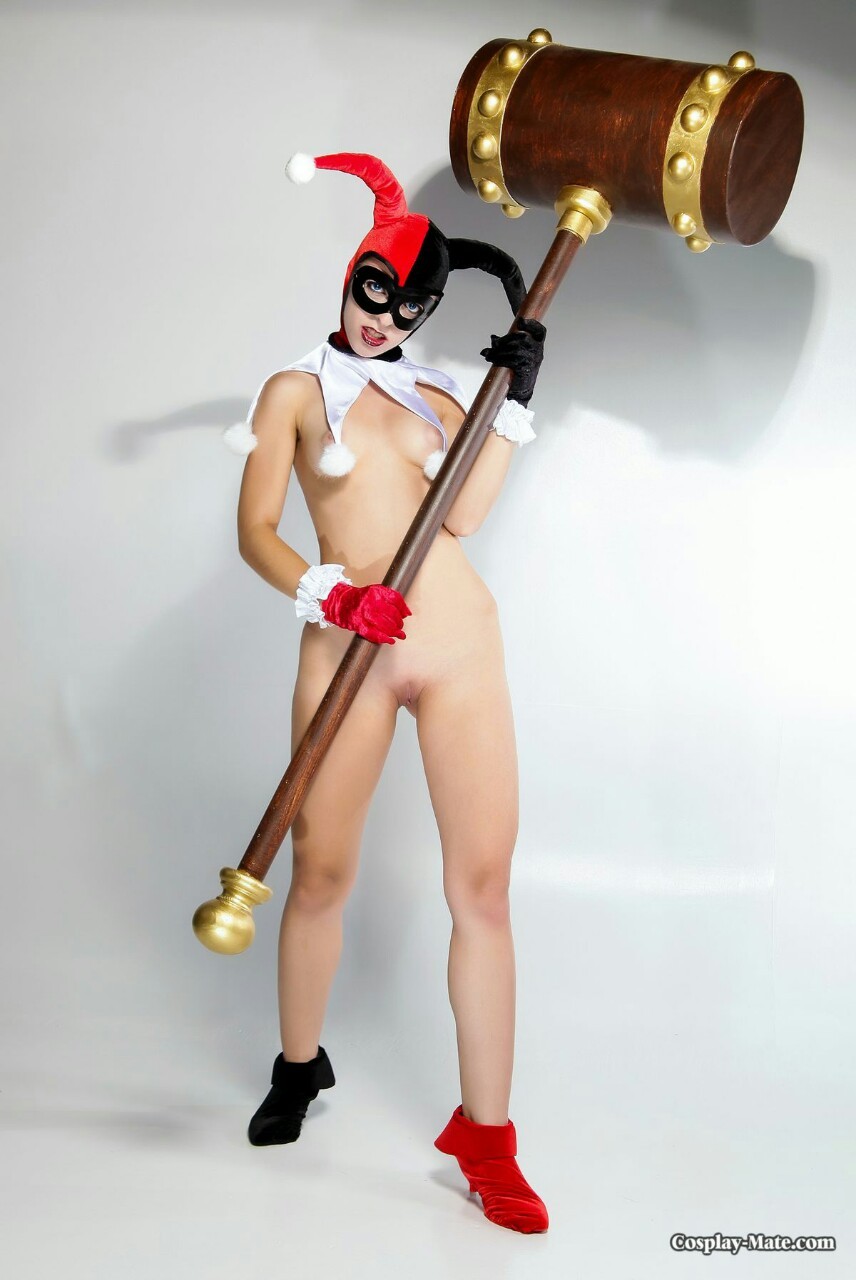 Harley quinn naked cosplay