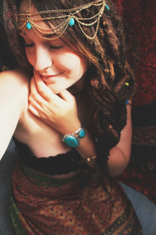 conceals-not-the-lie: Hello lovely People! Look! My new headdress! I am in love!  ☾ ॐ☾ ॐ☾ ॐ☾ ॐ☾ ॐ☾ 