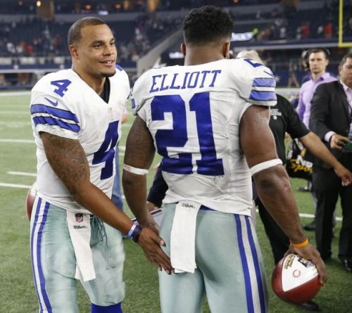 jerseyguysexposed2:  bosetop:  xemsays:  xemsays:  they are so cute together, arent they? BROMANCE between Ezekiel Elliott & Dak Prescott   points  Lmaoo I really love tumblr they really dropped that pic like bloop
