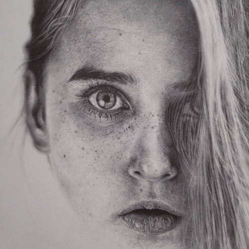 Porn cjwho:  Photo-realistic drawings by Monika photos