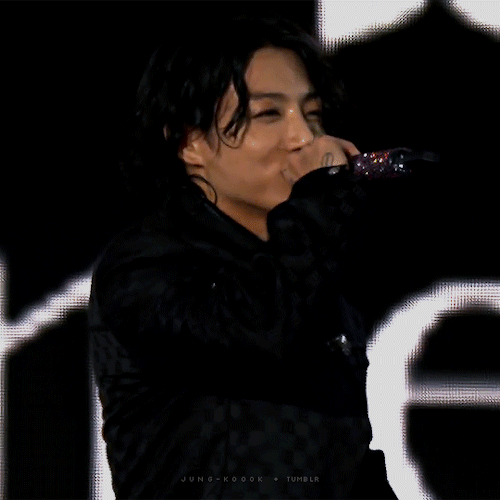HES SO FREAKING GORGEOUS