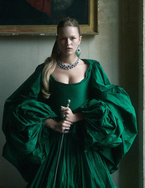 Parasoli:  Anna Ewers By Charlotte Wales For Vogue Paris December 2019/January 2020.