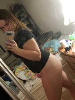 Marshmallow-Princess-420:  Messy Room, Wet Hair 🙃