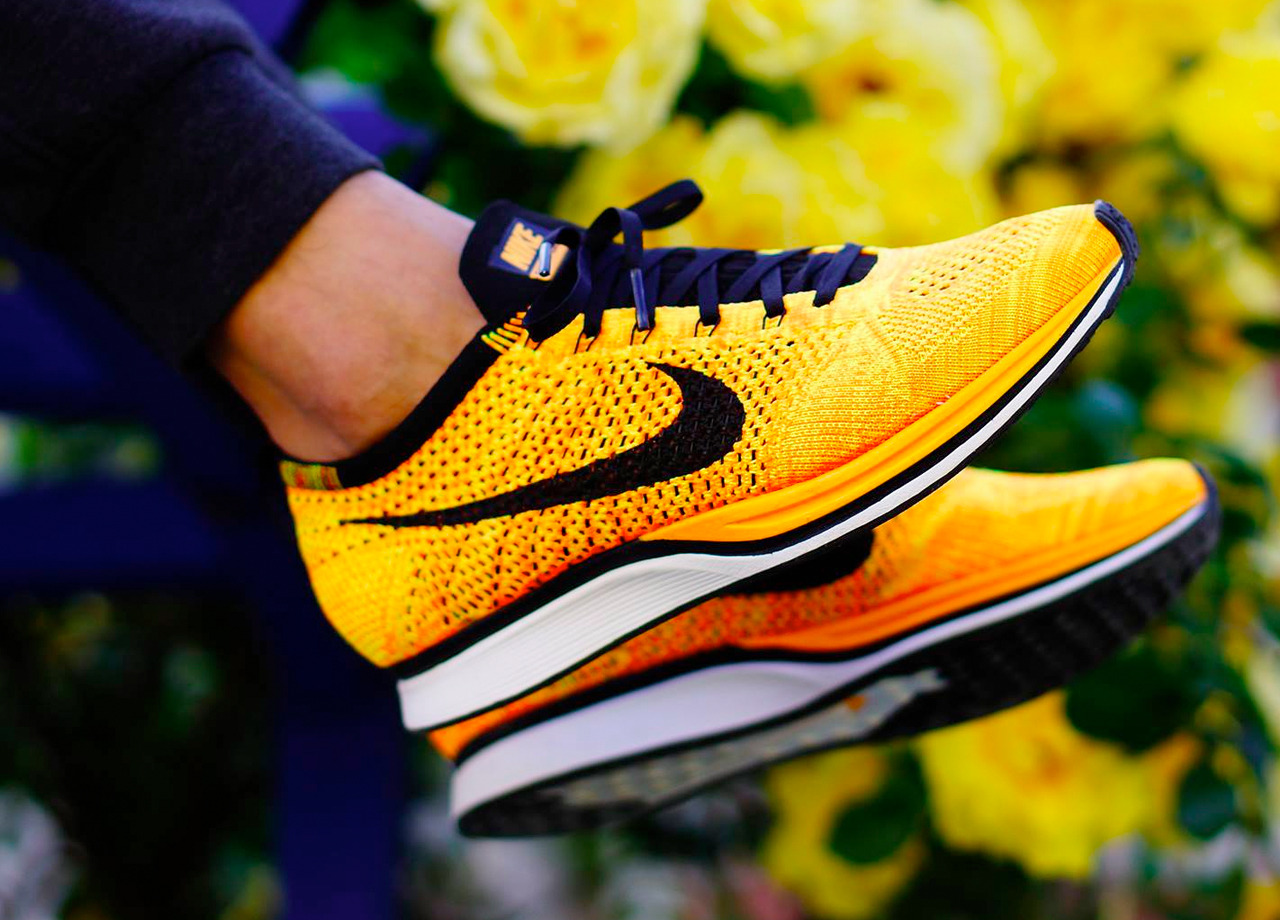 nike flyknit racer yellow black