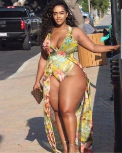 xlendowments:  #thíçkthîghssaveslives😍 @msrtaye  #BigFine #BigFineHive #BodyCondidence #bodypositive #blackgirlsrock #xlendowments