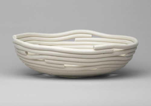 Enzo Mari, Samos bowls, model S/B, 1973. Glazed porcelain. For Bruno Danese, Milano. Via MoMA. Poste