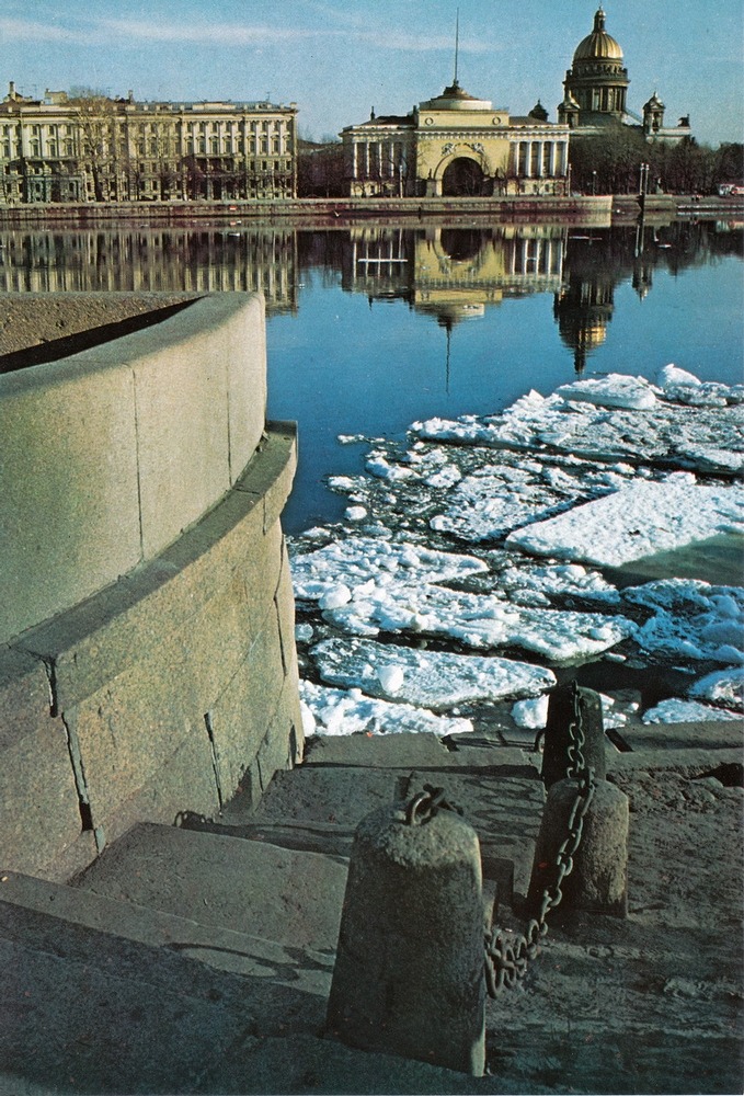 archatlas:  Postcards of Leningrad in the 1980s
