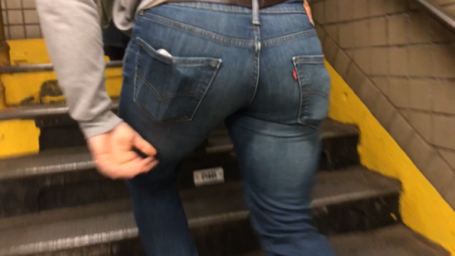 chunkcakes: Subway Stairs pictures