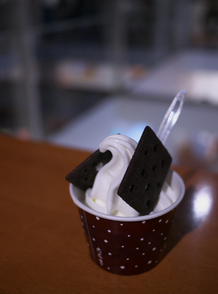 Soft-served Ice Cream Rokkatei - 六花亭 Otaru, Hokkaido (by Long Sleeper)