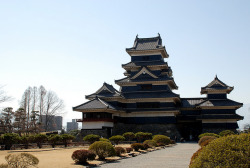 blackyuuki:  Matsumoto Castle on Flickr.