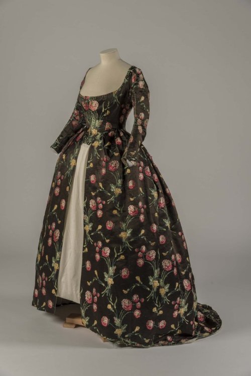 fripperiesandfobs: Dress ca. 1748, altered ca. 1780 From the Fashion Museum, Bath on Twitter