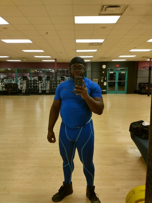 ragher:  A Love is Blue kinda day at the gym. Leg day number two complete.